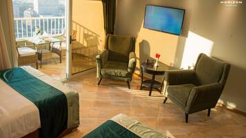 Articles gratuits dans le mini-bar, bureau, rideaux occultants