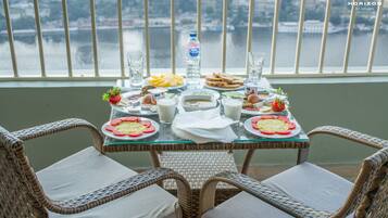 Kostenlose Minibar, Schreibtisch, Verdunkelungsvorhänge