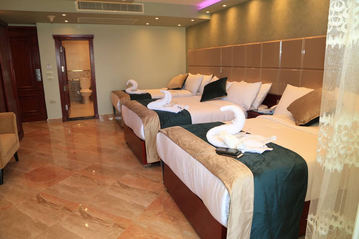 Deluxe Triple Room | Minibar (free items), desk, blackout drapes, soundproofing