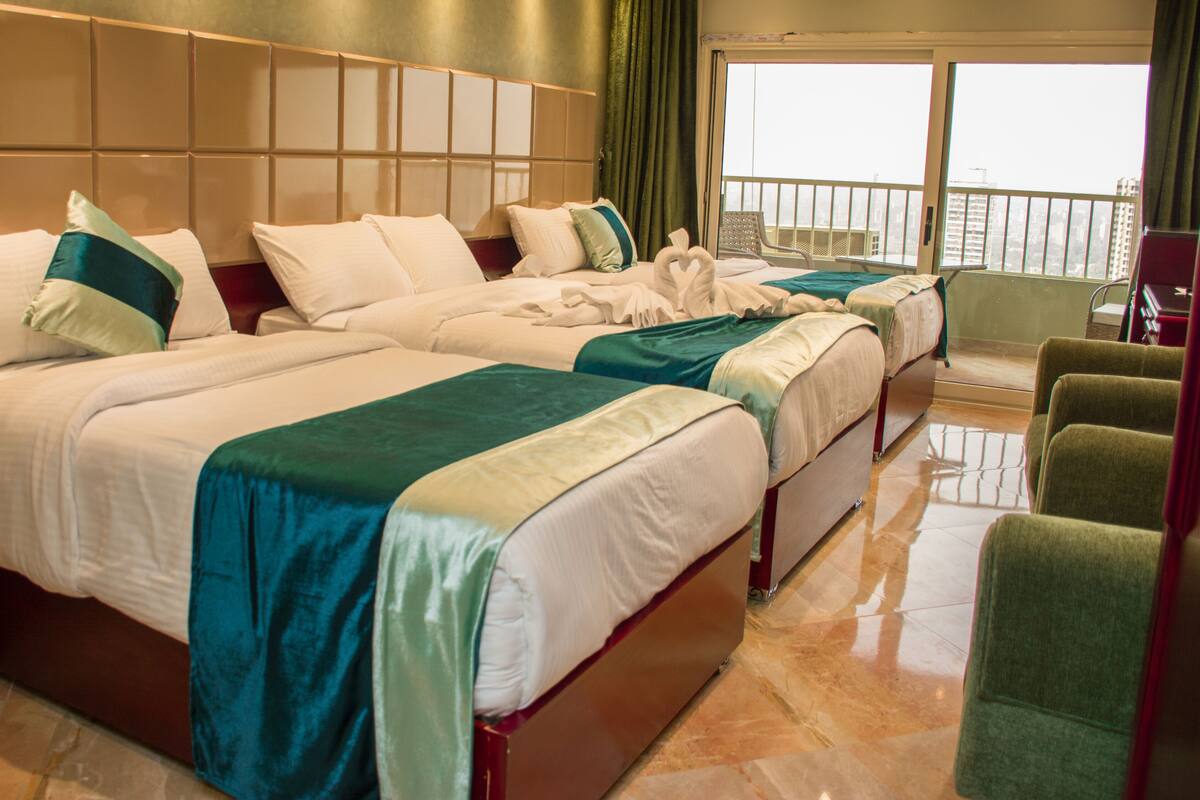 Royal Suite | Minibar (free items), desk, blackout drapes, soundproofing