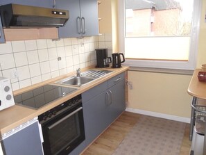 Køleskab, mikrobølgeovn, ovn, kaffe-/temaskine