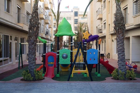 Children’s play area – outdoor
