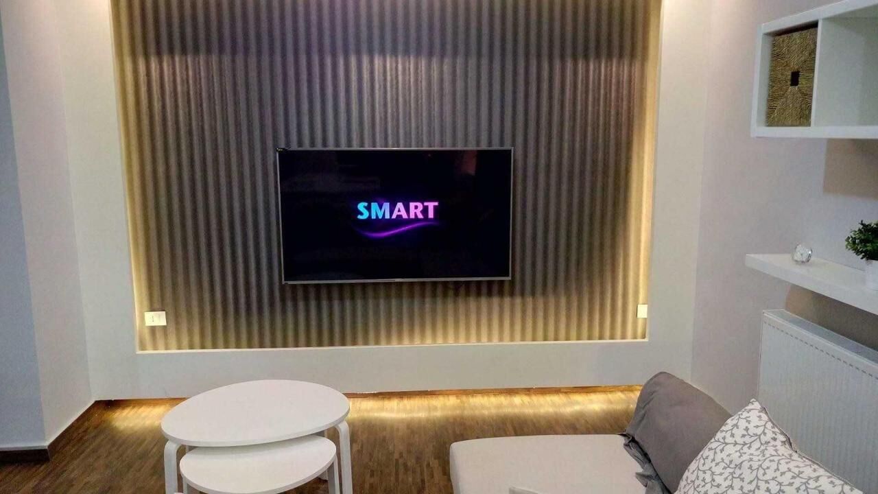 تلفزيون بشاشة مسطحة