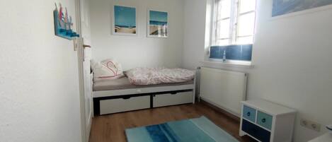 3 bedrooms, travel crib, WiFi, bed sheets