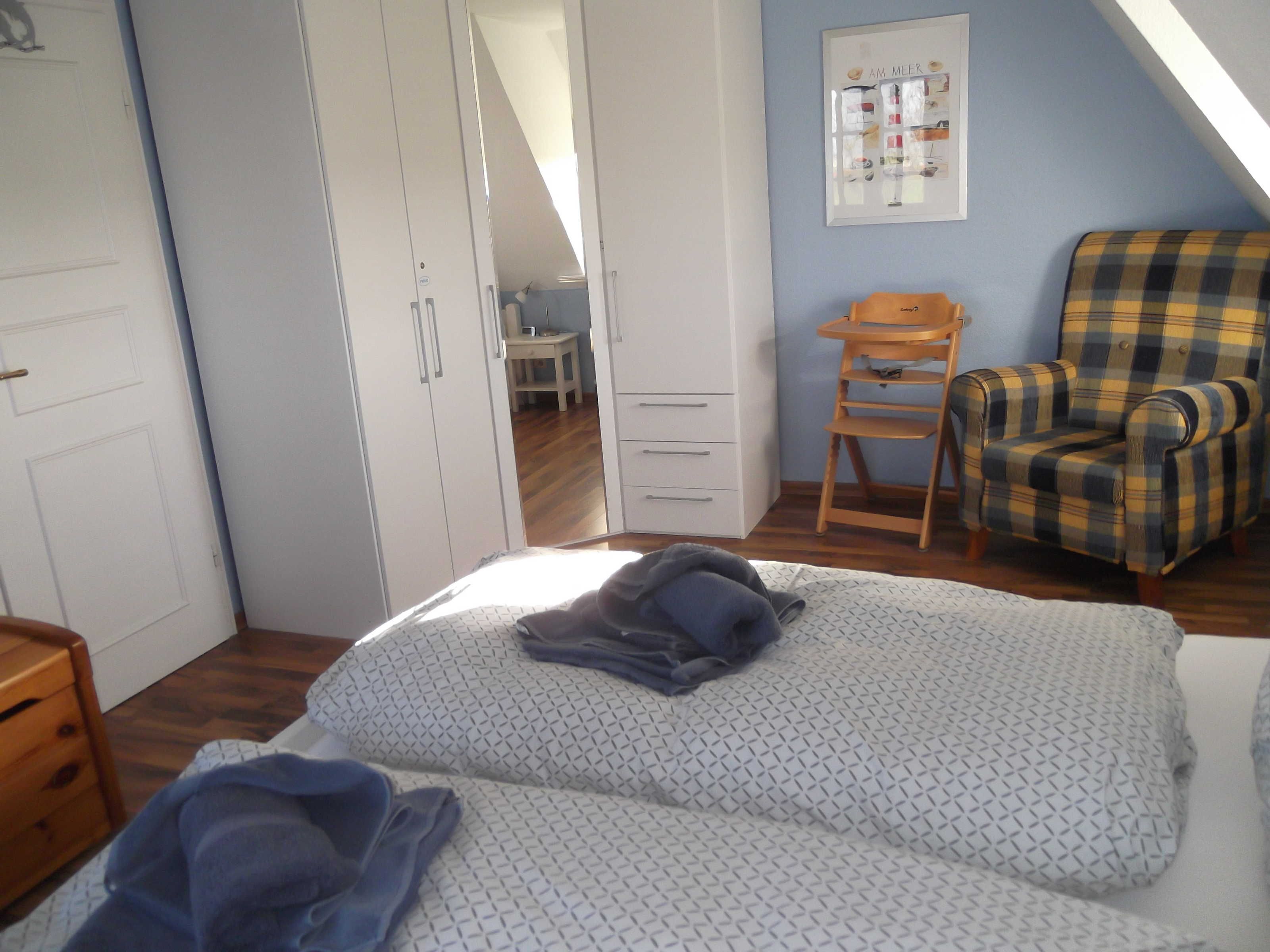 3 bedrooms, travel crib, WiFi, bed sheets