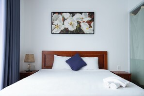 Standard Double Room, Balcony | Minibar, desk, blackout drapes, soundproofing - Kim Ngan Hotel (Ho Chi Minh City)