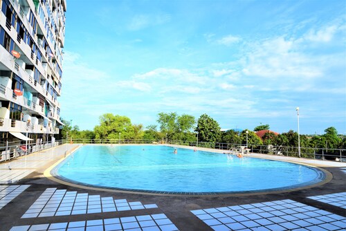 Pattaya Plaza Condotel large studio apartment Sukhumvit
