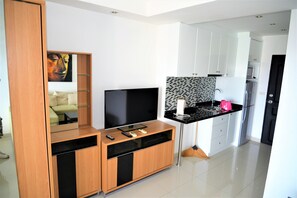 Fridge, microwave, stovetop, toaster