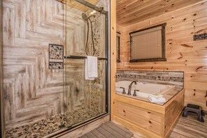 Hair dryer, towels - Glorious Views: Spectacular Views! Top Amenities, near Dollywood and all major Attractions! Luxury. (Sevierville)