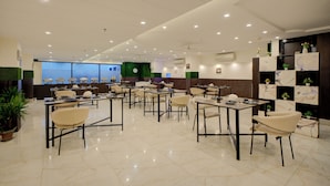 Restaurant - BlueNeck Sec 40 Unitech Cyber Park Gurugram (Gurugram)