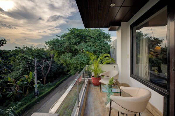 Premium-Zimmer, Balkon | Zimmersafe, Schreibtisch, laptopgeeigneter Arbeitsplatz