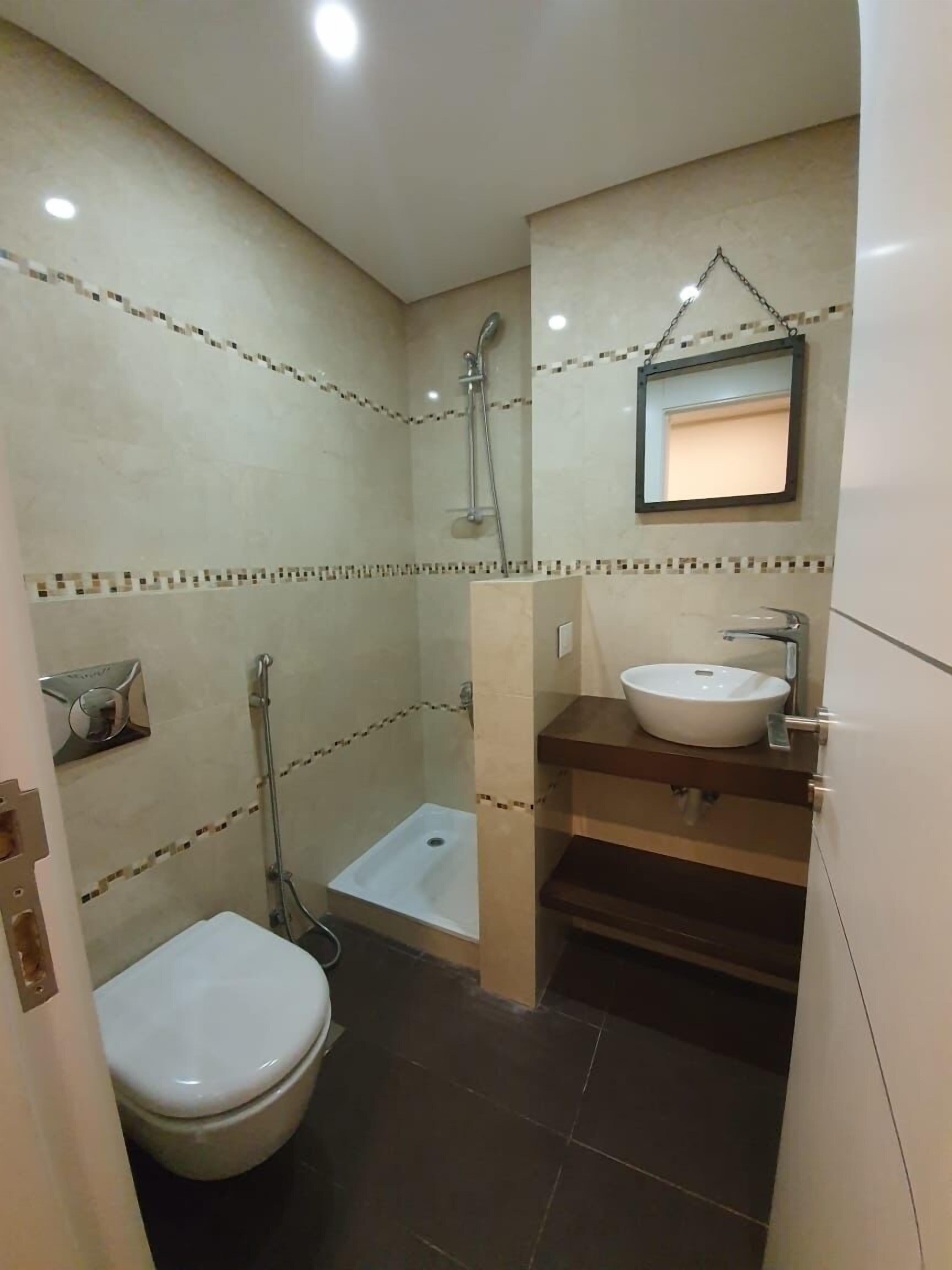 Dusj, håndklær, såpe og sjampo