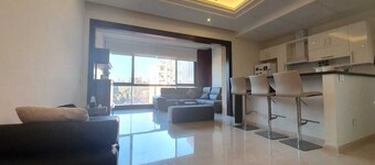 Appartement de luxe dans la rue Mar Mkhayel, quartier plein de restaurants et de pubs