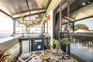 Outdoor dining - HOI AN HEART  LODGE - STUDIO ROOM + BALCONY + SWIMMING POOL (Hội An)