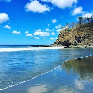 On the beach, white sand, free beach shuttle, beach towels - Verdad Nicaragua Beach Hotel & Retreat (San Juan del Sur)