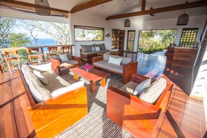 Lobby sitting area - Verdad Nicaragua Beach Hotel & Retreat (San Juan del Sur)