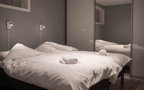 2 slaapkamers, een strijkplank/strijkijzer, reisbedje, gratis wifi