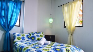 1 bedroom, internet, bed sheets - Balcones de la Casona Hostel (Guatapé)