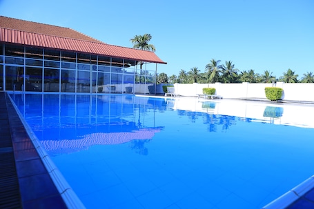 Outdoor pool. PJ Hotels Jaffna