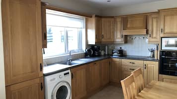 Køleskab, mikrobølgeovn, ovn, kogeplade