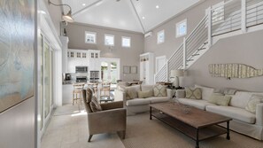 スマートテレビ、DVD プレーヤー、卓球台、ステレオ