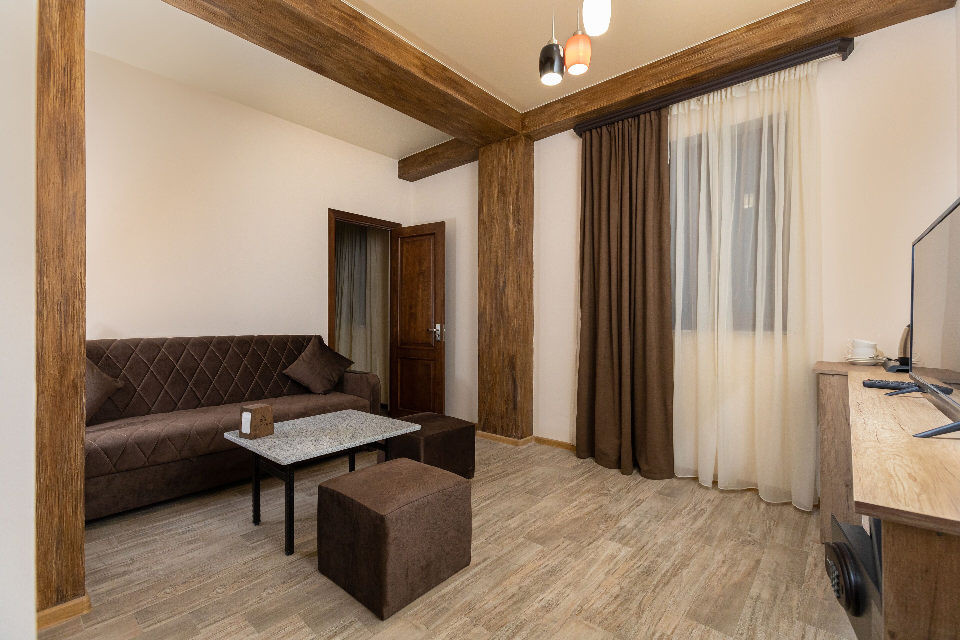 Deluxe Suite | Living area