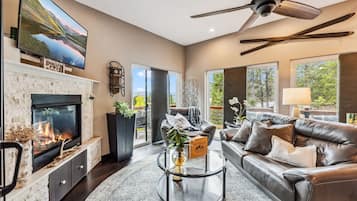 House, 1 Bedroom | Living area | 30-inch Smart TV with cable channels, TV