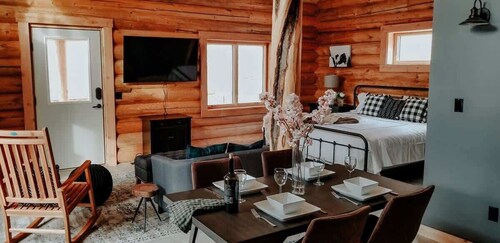 Studio apartment at Sugarloaf Log House
