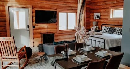 Studio apartment at Sugarloaf Log House