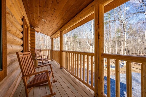 Studio apartment at Sugarloaf Log House