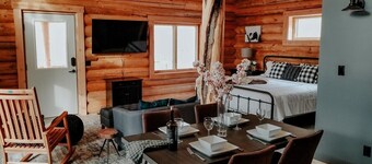 Studio apartment at Sugarloaf Log House