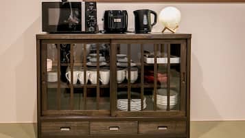 House 8 Guests Room, GN-1 | 2 bedrooms, desk, laptop workspace, blackout drapes