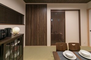 House 8 Guests Room, GN-1 | 2 bedrooms, desk, laptop workspace, blackout drapes