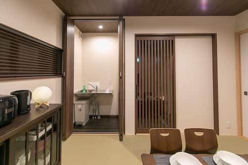 House 8 Guests Room, GN-1 | 2 bedrooms, desk, laptop workspace, blackout curtains