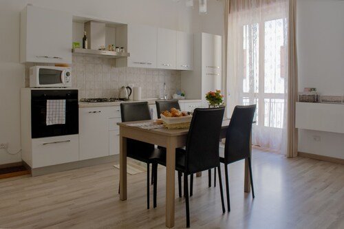 Large Three-room Apartment in a Strategic Position