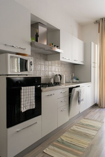 Large Three-room Apartment in a Strategic Position