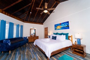 Luxury-Zimmer | Hochwertige Bettwaren, Daunenbettdecken, Minibar, Zimmersafe