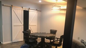 A conference room with a round table, four chairs, a rug, and a ceiling light fixture. - 12 minutes to PennState (Bellefonte)