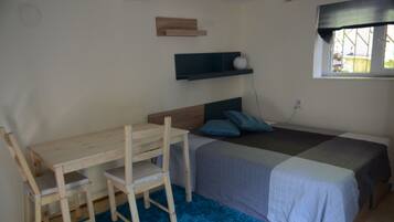 1 bedroom, desk, iron/ironing board, free WiFi