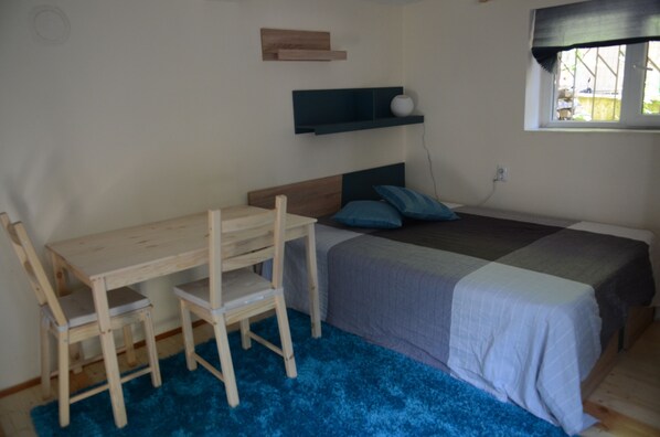 1 chambre, bureau, fer et planche à repasser, Wi-Fi gratuit