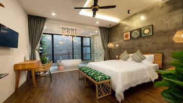 Deluxe Double Room, Bathtub