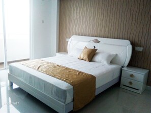 3 bedrooms, free WiFi - Home within the City (Colombo 06)