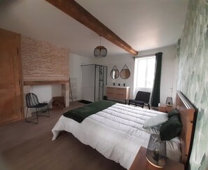 4 chambres, fer et planche à repasser, lit parapluie, Wi-Fi