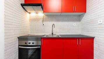 雪櫃、微波爐、焗爐、爐具