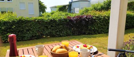 تناول الطعام بالخارج