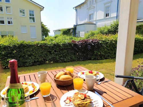 Apartment sea bay