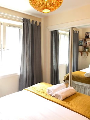 2 bedrooms, iron/ironing board, free WiFi, bed sheets