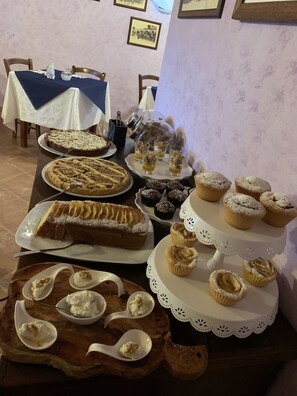 Free daily buffet breakfast