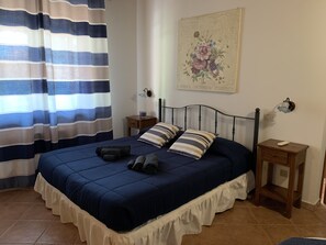 Quarto casal luxo (Glicine) | Cofres nos quartos, escrivaninha, quartos à prova de som