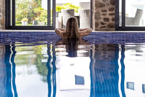 No1 Highpoint -Luxury 2 bed Sea view Apartment with onsite indoor swimming pool 